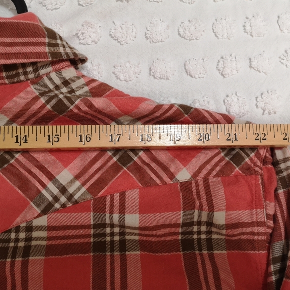 Levi’s Women's 2X Coral Plaid Western Pearl Snap Shirt - Flannel Button Front - Picture 11 of 14